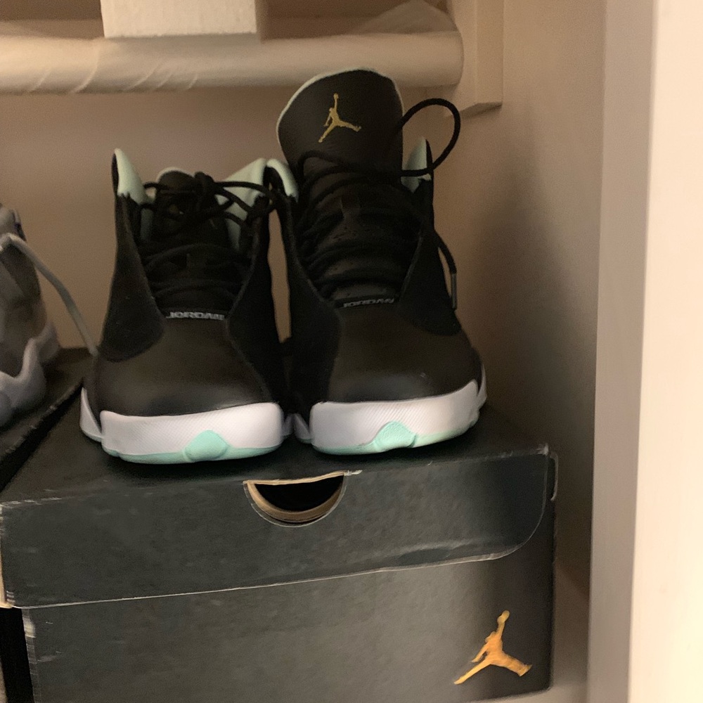 Sneakers - Picture 2 of 8